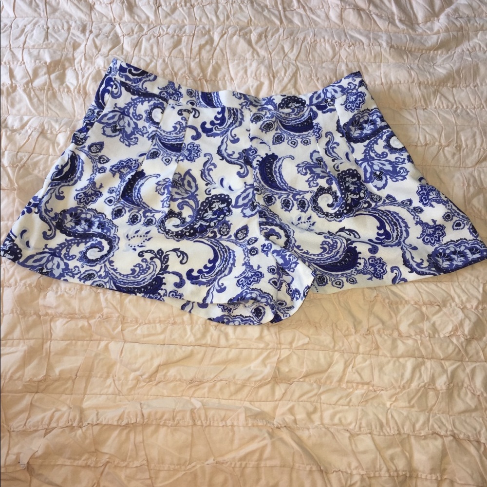 Forever 21 blue floral shorts